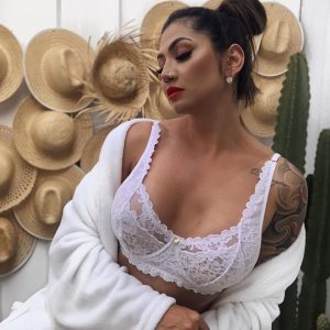 Chic Lingerie Nick Branco Sutiã com aro e calcinha semifio