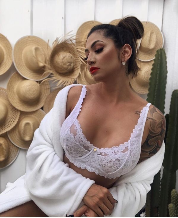 Chic Lingerie Nick Branco Sutiã com aro e calcinha semifio